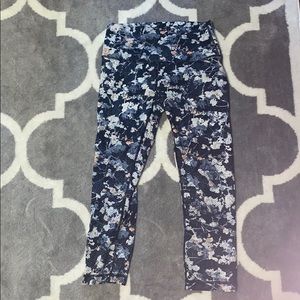 Lululemon size 6 align crop leggings
